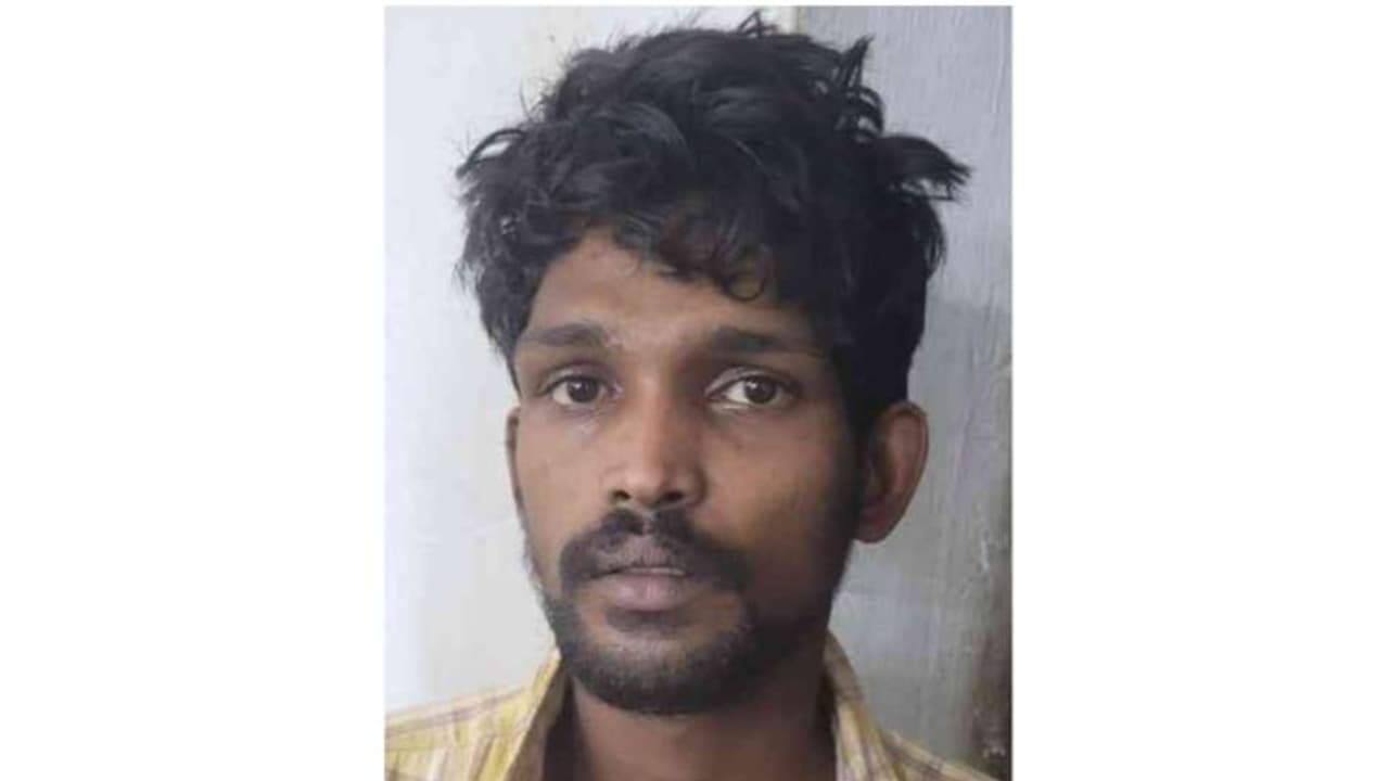 കാറില് കടത്തുകയായിരുന്ന 15 കിലോ കഞ്ചാവ് പിടികൂടിയ സംഭവം; ഒളിവിൽ കഴിഞ്ഞ പ്രതി പിടിയിൽ കാറില് കടത്തുകയായിരുന്ന 15 കിലോ കഞ്ചാവ് പിടികൂടിയ സംഭവം; ഒളിവിൽ കഴിഞ്ഞ പ്രതി പിടിയിൽ