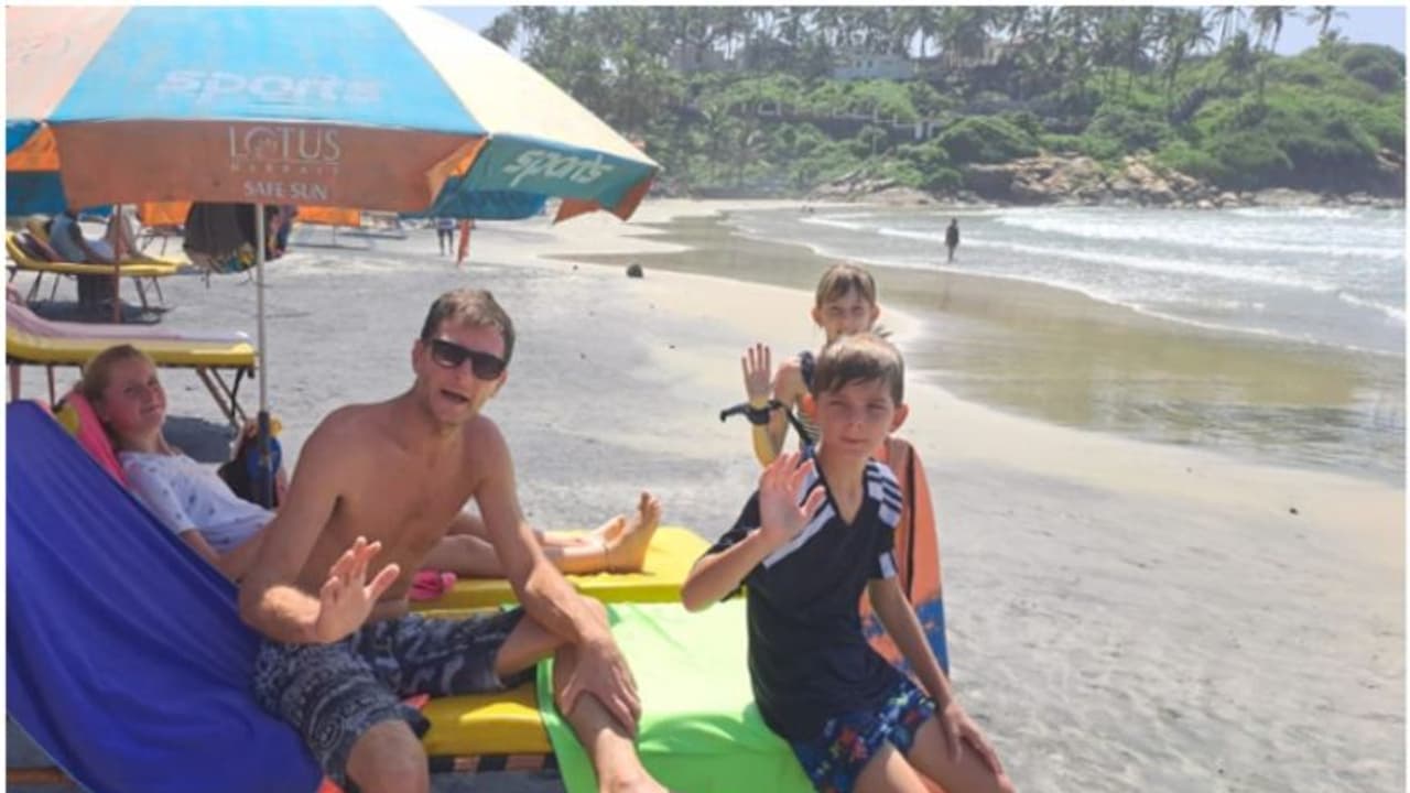 കോവളം സുന്ദരമെന്ന് റൂബിന്; പക്ഷേ... റോഡ് യാത്ര നടുവെടുക്കും ! കോവളം സുന്ദരമെന്ന് റൂബിന്; പക്ഷേ... റോഡ് യാത്ര നടുവെടുക്കും !