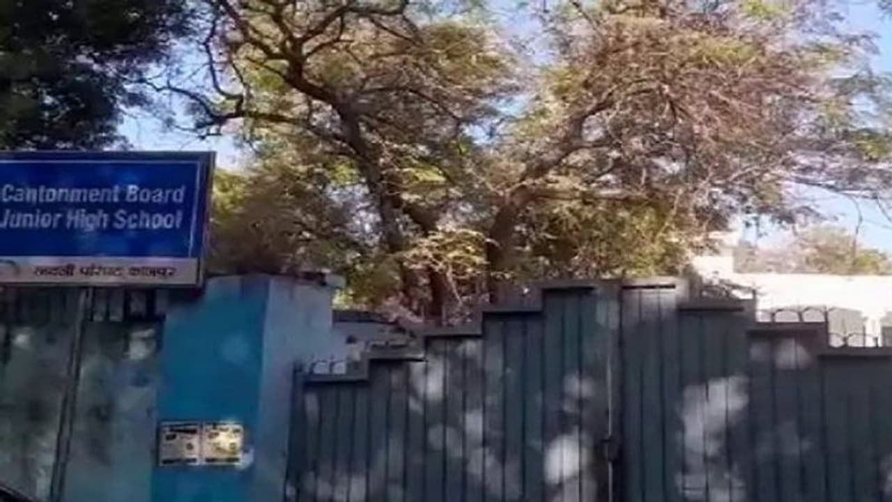 10वीं की छात्रा ने स्कूल में सुसाइड करने का किया प्रयास, बोली टीचर टॉर्चर करने के साथ बोलते हैं ऐसी बात 10वीं की छात्रा ने स्कूल में सुसाइड करने का किया प्रयास, बोली टीचर टॉर्चर करने के साथ बोलते हैं ऐसी बात