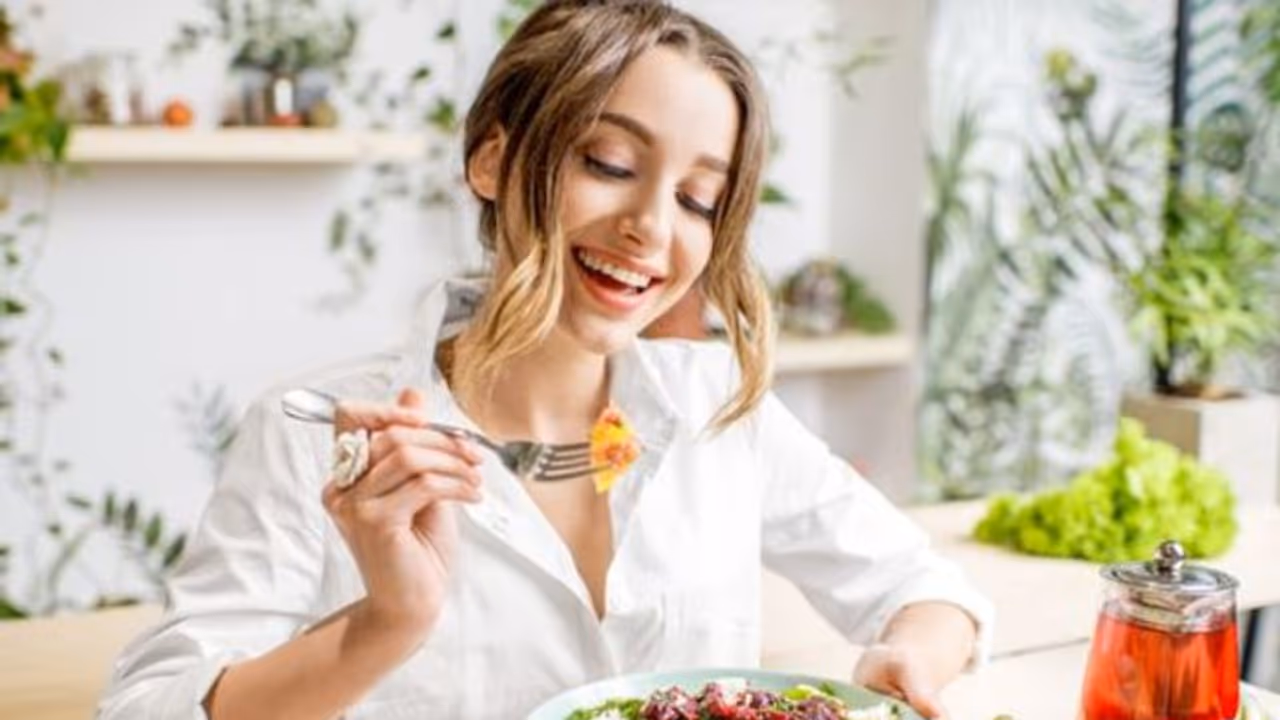 തിളക്കമുള്ള ചര്മ്മത്തിനായി ഡയറ്റില് ഉള്പ്പെടുത്താം വിറ്റാമിനുകള് അടങ്ങിയ ഈ ഭക്ഷണങ്ങള്... തിളക്കമുള്ള ചര്മ്മത്തിനായി ഡയറ്റില് ഉള്പ്പെടുത്താം വിറ്റാമിനുകള് അടങ്ങിയ ഈ ഭക്ഷണങ്ങള്...