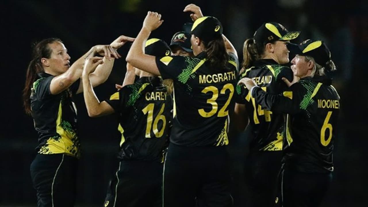 INDW vs AUSW: சவாலான இலக்கை விரட்ட முடியாத இந்தியா.. 3வது டி20 போட்டியில் ஆஸ்திரேலிய மகளிர் அணி அபார வெற்றி INDW vs AUSW: சவாலான இலக்கை விரட்ட முடியாத இந்தியா.. 3வது டி20 போட்டியில் ஆஸ்திரேலிய மகளிர் அணி அபார வெற்றி