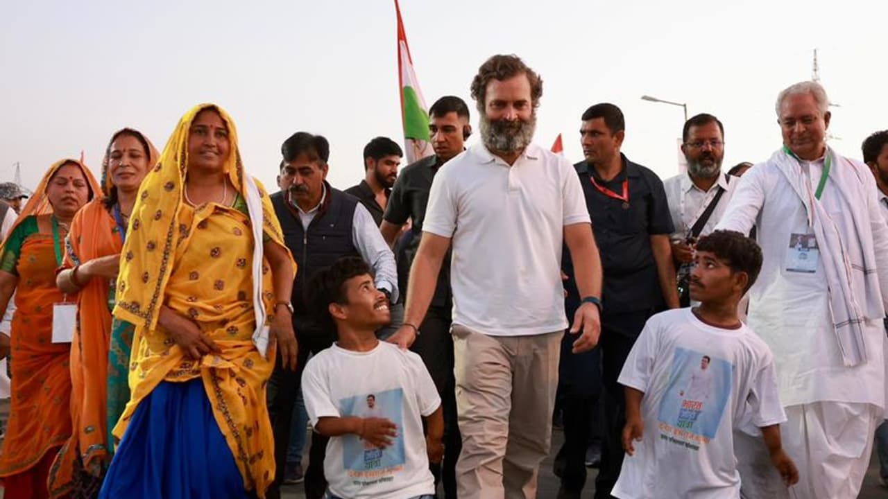 "జై శ్రీరామ్ కాదు.. జై సియారామ్..." బీజేపీ,ఆర్ఎస్ఎస్ లపై రాహుల్ ఫైర్ "జై శ్రీరామ్ కాదు.. జై సియారామ్..." బీజేపీ,ఆర్ఎస్ఎస్ లపై రాహుల్ ఫైర్