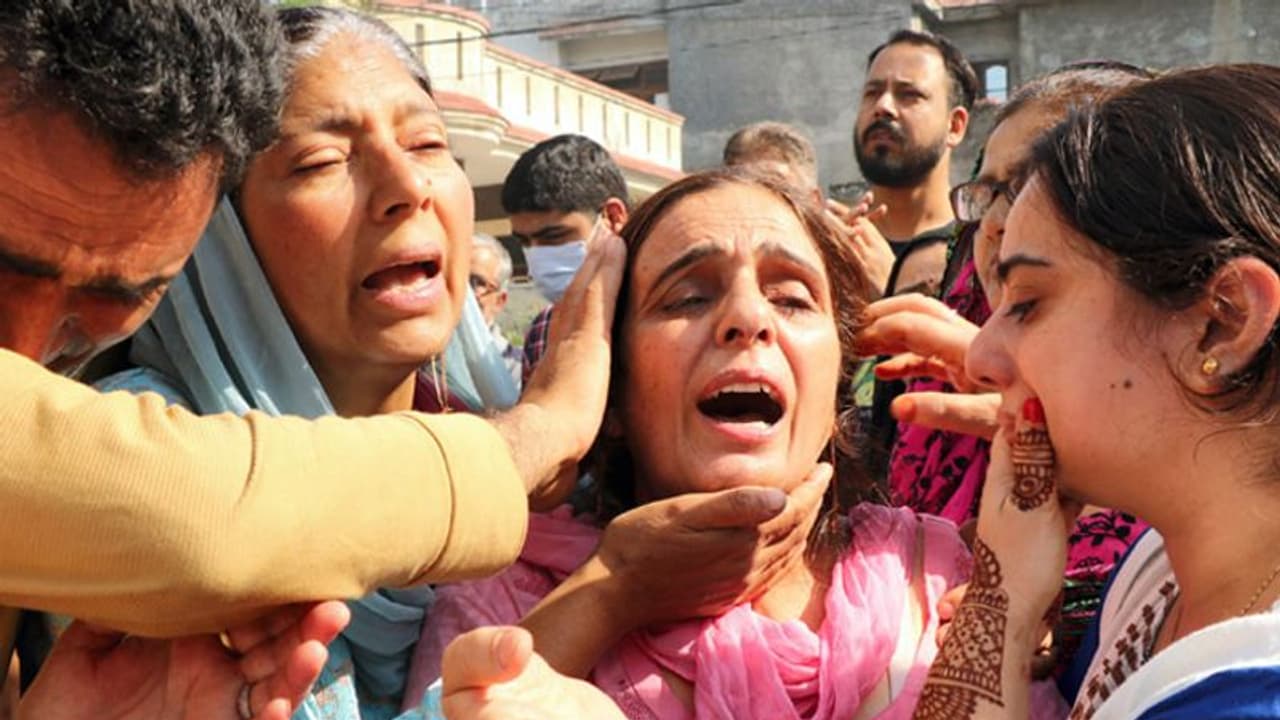 JK में आतंकवादियों की बौखलाहट, ट्रांजिट कॉलोनियों को कब्रिस्तान बनाने की धमकी, इजरायल से की तुलना JK में आतंकवादियों की बौखलाहट, ट्रांजिट कॉलोनियों को कब्रिस्तान बनाने की धमकी, इजरायल से की तुलना