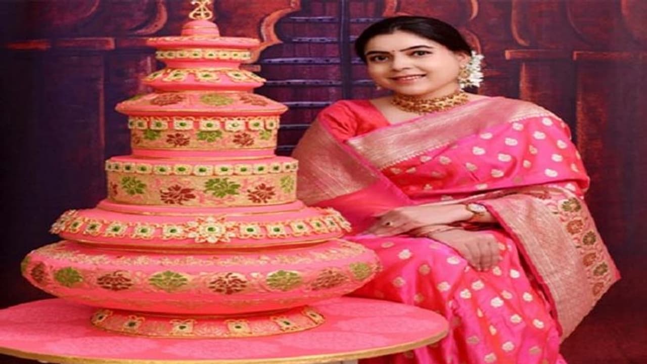 अभी तक 'बनारसी साड़ी' सुना होगा पर 'बनारसी साड़ी वाला केक' भी आ गया, देखें क्या है इसमें खास अभी तक 'बनारसी साड़ी' सुना होगा पर 'बनारसी साड़ी वाला केक' भी आ गया, देखें क्या है इसमें खास