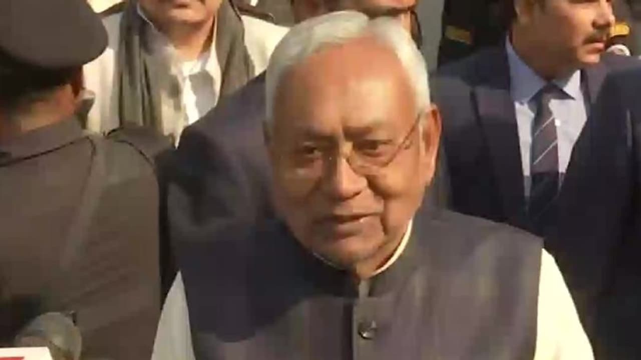 గతంలోగా ప్రత్యేక రైల్వే బడ్జెట్ను ప్రవేశపెట్టాలి: నితీష్ కుమార్ మరికొత్త డిమాండ్ గతంలోగా ప్రత్యేక రైల్వే బడ్జెట్ను ప్రవేశపెట్టాలి: నితీష్ కుమార్ మరికొత్త డిమాండ్