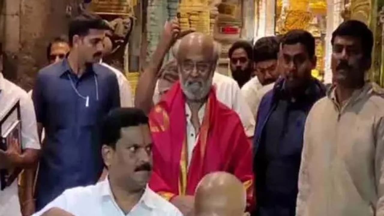 శ్రీవారిని దర్శించుకున్న సూపర్స్టార్ రజనీకాంత్, సుప్రభాత సేవలో తలైవా.. శ్రీవారిని దర్శించుకున్న సూపర్స్టార్ రజనీకాంత్, సుప్రభాత సేవలో తలైవా..