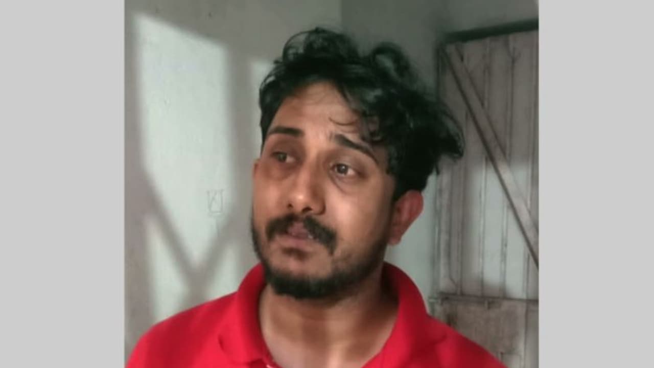 പാമ്പാടി ജ്വല്ലറി മോഷണം: ബിജെപി പ്രവർത്തകനായ പ്രതി പിടിയിൽ; കടുത്ത മാനസിക സമ്മർദ്ദത്തിലെന്ന് പൊലീസ് പാമ്പാടി ജ്വല്ലറി മോഷണം: ബിജെപി പ്രവർത്തകനായ പ്രതി പിടിയിൽ; കടുത്ത മാനസിക സമ്മർദ്ദത്തിലെന്ന് പൊലീസ്