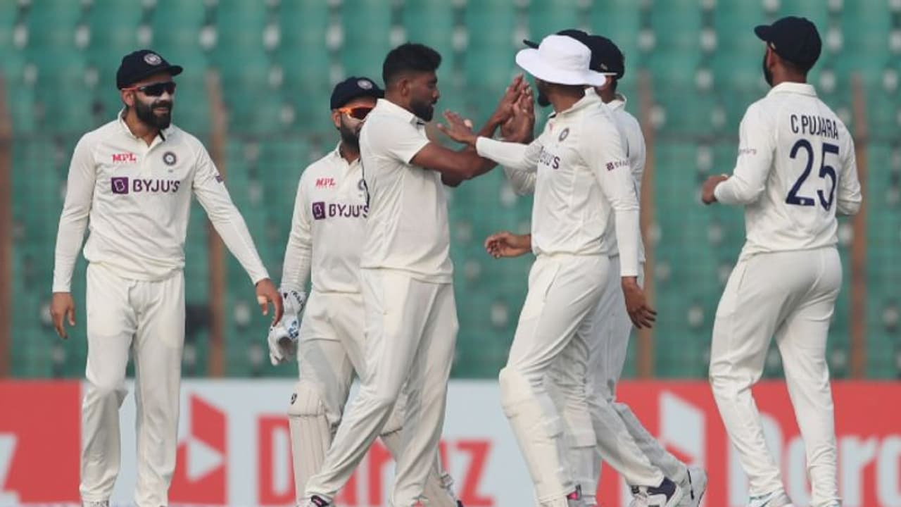 രണ്ടാം ടെസ്റ്റില് ബംഗ്ലാദേശിന് ബാറ്റിംഗ്, ഇന്ത്യന് ടീമില് സര്പ്രൈസ് മാറ്റം രണ്ടാം ടെസ്റ്റില് ബംഗ്ലാദേശിന് ബാറ്റിംഗ്, ഇന്ത്യന് ടീമില് സര്പ്രൈസ് മാറ്റം