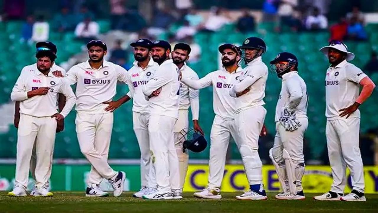 ముగిసిన నాలుగో రోజు ఆట... విజయానికి 4 వికెట్ల దూరంలో టీమిండియా... ముగిసిన నాలుగో రోజు ఆట... విజయానికి 4 వికెట్ల దూరంలో టీమిండియా...