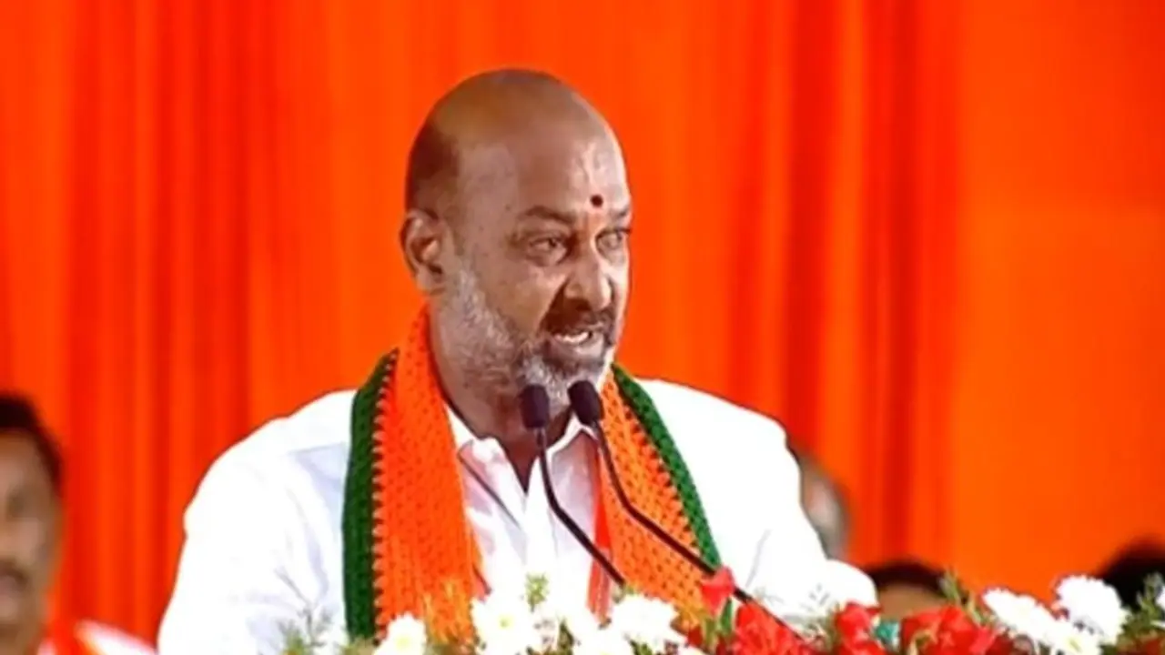 119 స్థానాల్లో పోటీ చేయ్.. ఎన్ని చోట్ల డిపాజిట్ వస్తుందో చూద్దాం: అసదుద్దీన్‌కి బండి సంజయ్ సవాల్