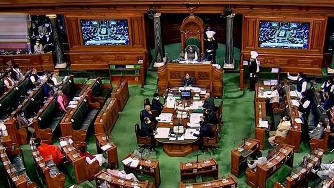 Budget Session: அதானி விவகாரத்தை நாடாளுமன்றத்தில் விவாதிக்க எதிர்க்கட்சிகள் வலியுறுத்தல்: மக்களவை ஒத்திவைப்பு