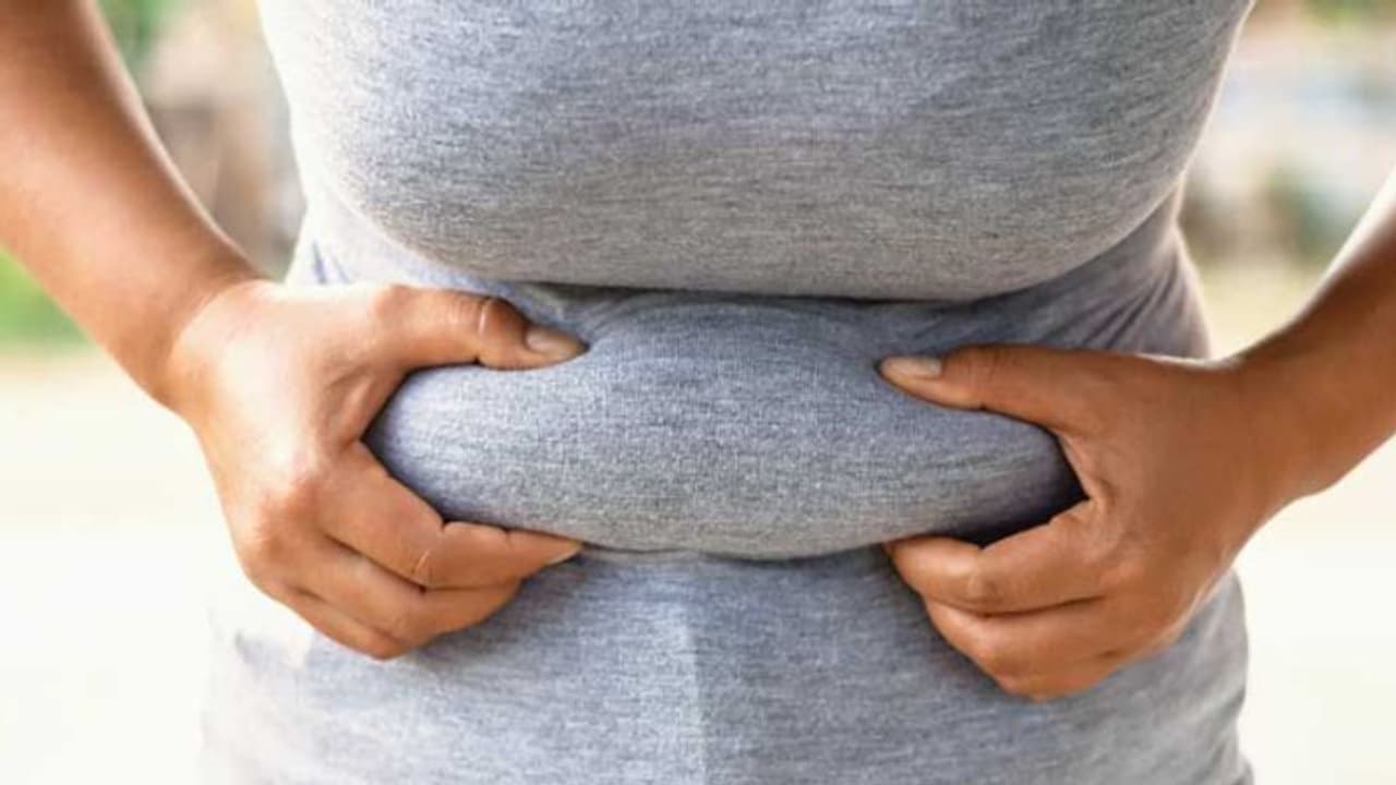 വയർ കുറയ്ക്കാൻ ഏറെ പ്രയാസമാണല്ലേ? ഇക്കാര്യങ്ങൾ ഒന്ന് ചെയ്തുനോക്കൂ... വയർ കുറയ്ക്കാൻ ഏറെ പ്രയാസമാണല്ലേ? ഇക്കാര്യങ്ങൾ ഒന്ന് ചെയ്തുനോക്കൂ...