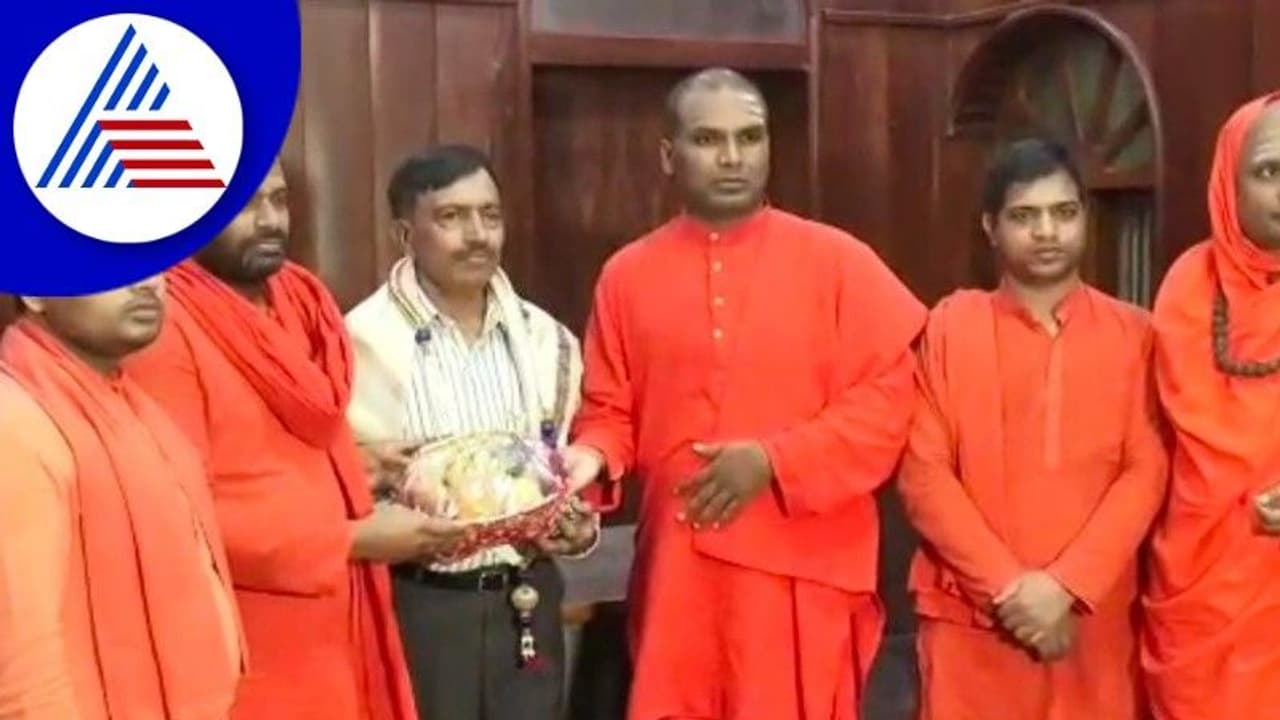  ಮುರುಘಾ ಮಠಕ್ಕೆ ಸರ್ಕಾರದ ನೂತನ ಆಡಳಿತಾಧಿಕಾರಿ ಎಸ್.ಬಿ ವಸ್ತ್ರದ್ ಆಗಮನ