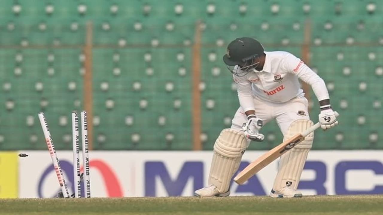 கேக்கல, சத்தமா என்று கேட்ட லிட்டன் தாஸூக்கு சென்ட் ஆஃப் கொடுத்த விராட் கோலி, சிராஜ்!