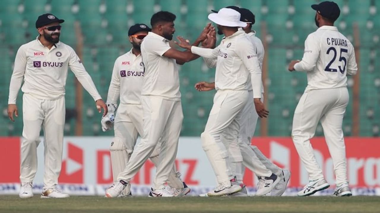 INDvsBAN 2nd Test: మరోసారి టాస్ ఓడిపోయిన టీమిండియా... కుల్దీప్ యాదవ్ను పక్కనబెట్టి... INDvsBAN 2nd Test: మరోసారి టాస్ ఓడిపోయిన టీమిండియా... కుల్దీప్ యాదవ్ను పక్కనబెట్టి...