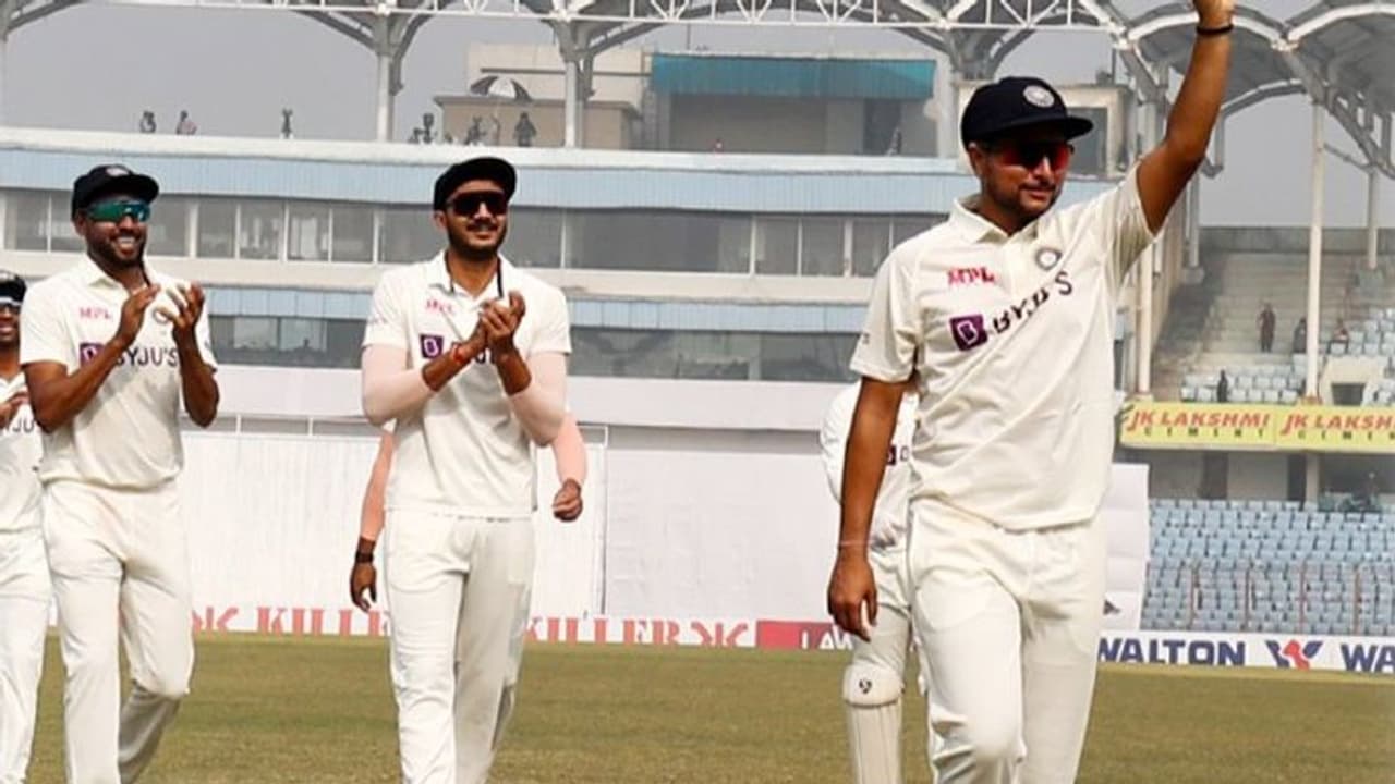 കുല്ദീപിന് അഞ്ച് വിക്കറ്റ്, ഇന്ത്യക്ക് കൂറ്റന് ലീഡ്, രണ്ടാം ഇന്നിംഗ്സില് നല്ല തുടക്കം കുല്ദീപിന് അഞ്ച് വിക്കറ്റ്, ഇന്ത്യക്ക് കൂറ്റന് ലീഡ്, രണ്ടാം ഇന്നിംഗ്സില് നല്ല തുടക്കം