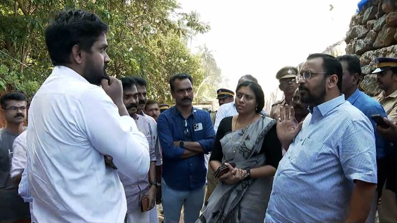 വഴുക്കുമ്പാറ മേൽപ്പാലത്തിലെ വിള്ളൽ: ദേശീയപാത അതോറിറ്റിയെ രൂക്ഷമായി വിമർശിച്ച് മന്ത്രി രാജൻ വഴുക്കുമ്പാറ മേൽപ്പാലത്തിലെ വിള്ളൽ: ദേശീയപാത അതോറിറ്റിയെ രൂക്ഷമായി വിമർശിച്ച് മന്ത്രി രാജൻ