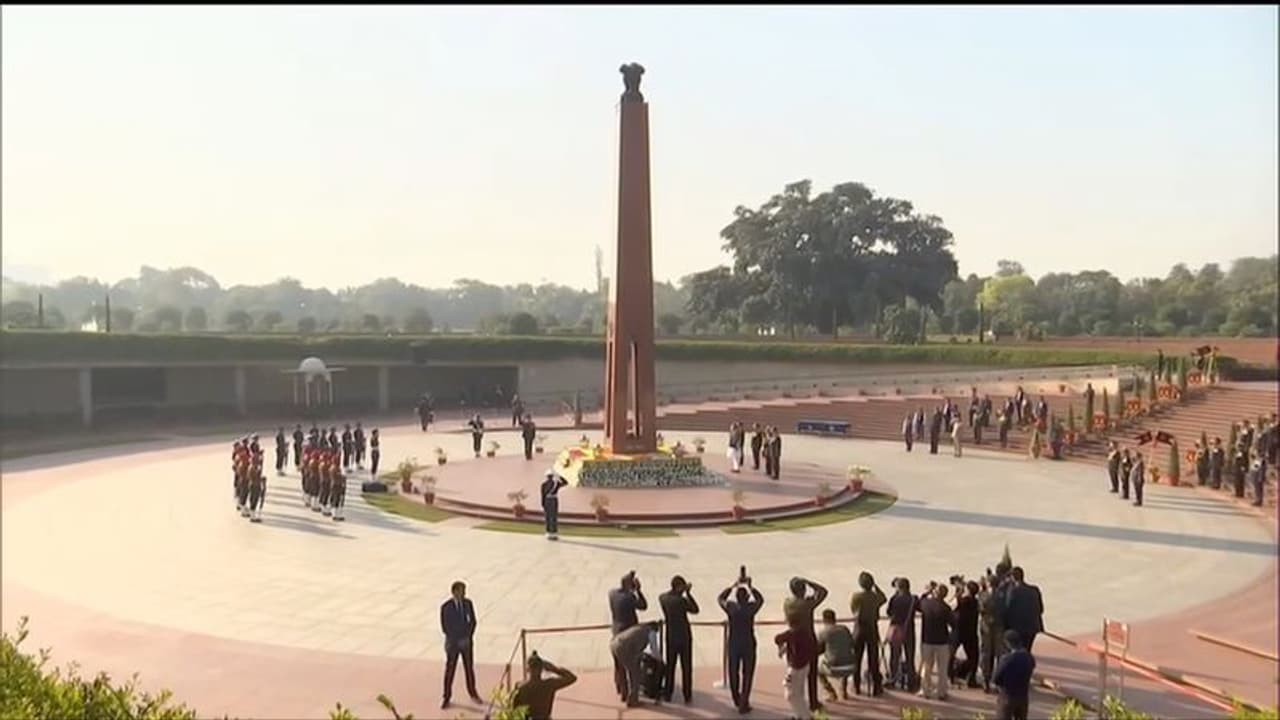 'രാജ്യത്തെ സുരക്ഷിതമായി നിർത്തുന്നതിൽ എന്നും കടപ്പെട്ടിരിക്കുന്നു', സൈനികർക്ക് ആദരമർപ്പിച്ച് പ്രധാനമന്ത്രി 'രാജ്യത്തെ സുരക്ഷിതമായി നിർത്തുന്നതിൽ എന്നും കടപ്പെട്ടിരിക്കുന്നു', സൈനികർക്ക് ആദരമർപ്പിച്ച് പ്രധാനമന്ത്രി