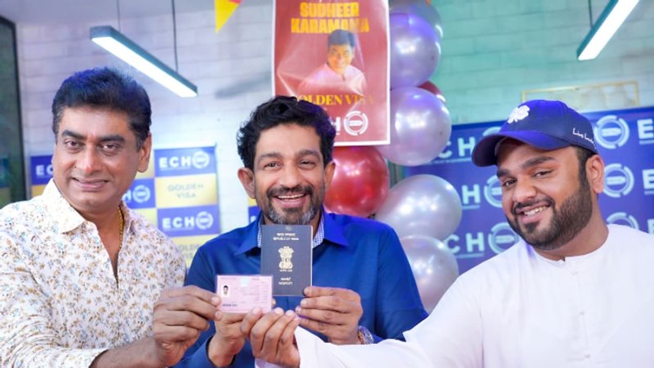 പാസ്സ്പോർട്ടിൽ വിസ പതിക്കാത്ത യുഎഇ ഗോൾഡൻ വിസ ഏറ്റുവാങ്ങി നടൻ സുധീർ കരമന