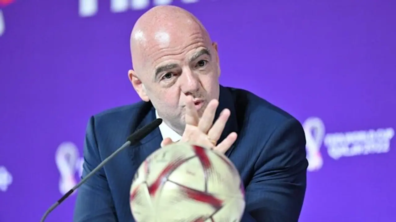 3 ஆண்டுகளுக்கு ஒருமுறை உலக கோப்பை.. வருவாயை கண்டு பேராசை அடைந்த ஃபிஃபா தலைவர்..! கழுவி ஊற்றும் ரசிகர்கள் 3 ஆண்டுகளுக்கு ஒருமுறை உலக கோப்பை.. வருவாயை கண்டு பேராசை அடைந்த ஃபிஃபா தலைவர்..! கழுவி ஊற்றும் ரசிகர்கள்