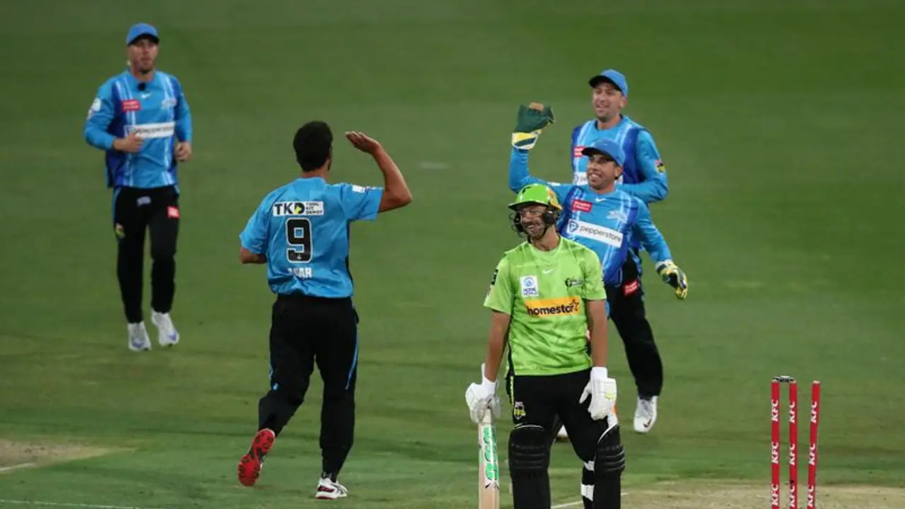 BBL 2022 23: Twitter runs amok after Strikers bundle Thunder for record lowest senior T20 total