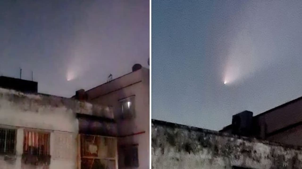 UFO spotted? strange light appears in West Bengal sky leave people amazed: Watch video