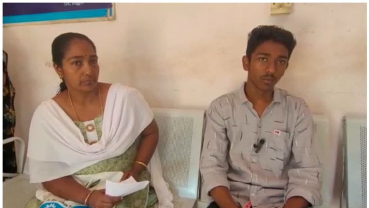  ഉടുപ്പിൽ കുത്തിപ്പിടിച്ചു, മുഖത്തടിച്ചു; കെഎസ്ആർടിസി കണ്ടക്ടർക്കെതിരെ പരാതിയുമായി പ്ലസ് വൺ വിദ്യാർത്ഥി