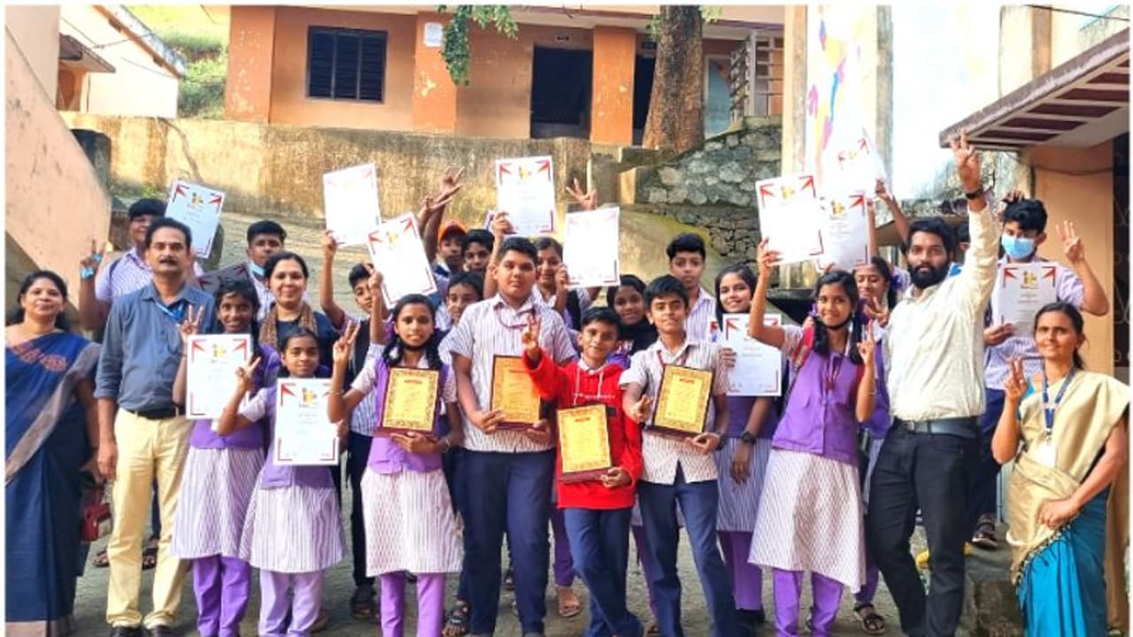 അഗളി സ്കൂളിൽ ഇൻഡിവുഡ് ഫിലിം ക്ലബ്ബിന്റെ ഷോർട്ട് ഫിലിം പ്രദർശനവും അവാര്ഡ് മേളയും അഗളി സ്കൂളിൽ ഇൻഡിവുഡ് ഫിലിം ക്ലബ്ബിന്റെ ഷോർട്ട് ഫിലിം പ്രദർശനവും അവാര്ഡ് മേളയും