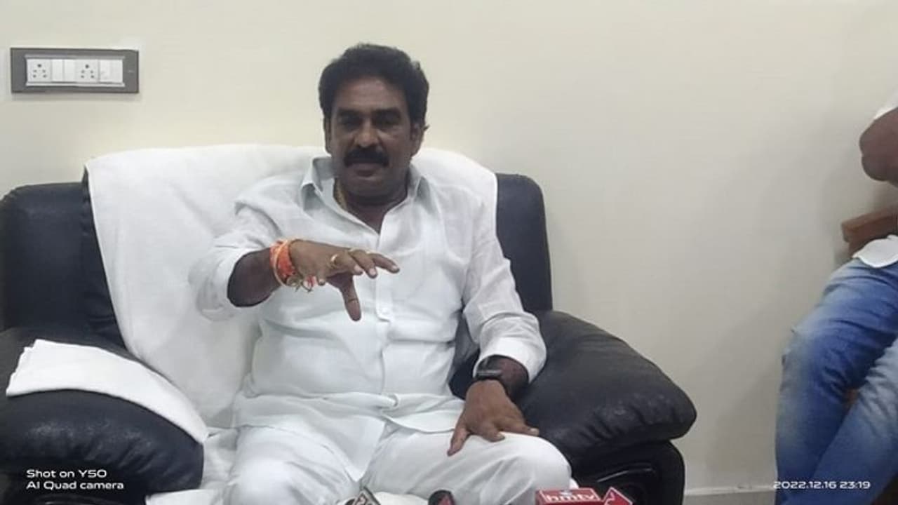 మాచర్ల అల్లర్ల వెనుక చంద్రబాబు, లోకేష్ ల హస్తం.. ఎమ్మెల్యే పిన్నెల్లి రామకృష్ణారెడ్డి మాచర్ల అల్లర్ల వెనుక చంద్రబాబు, లోకేష్ ల హస్తం.. ఎమ్మెల్యే పిన్నెల్లి రామకృష్ణారెడ్డి