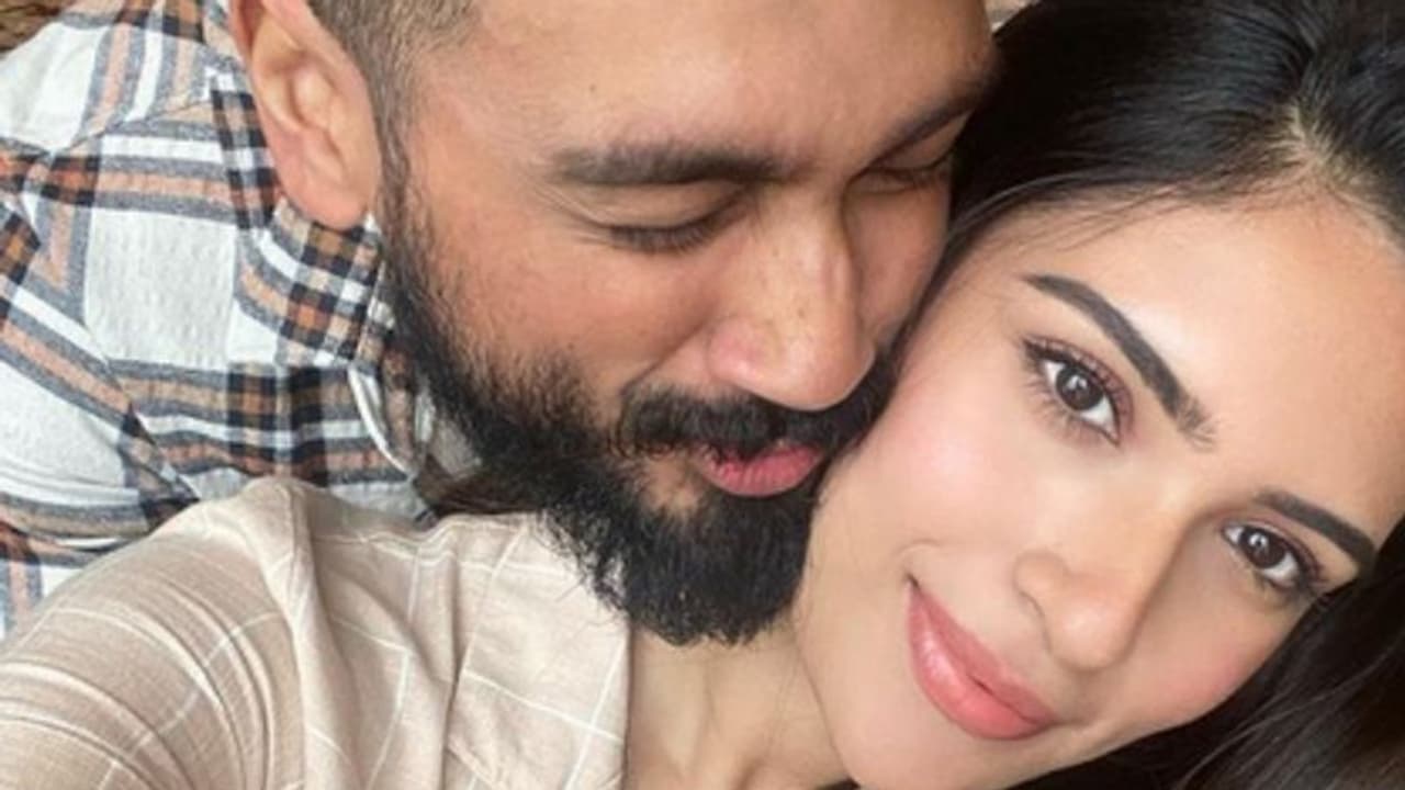 'നീ വിലമതിക്കാനാകാത്തത്, എല്ലാത്തിനും നന്ദി', കാളിദാസ് ജയറാമിനോട് കാമുകി തരിണി 'നീ വിലമതിക്കാനാകാത്തത്, എല്ലാത്തിനും നന്ദി', കാളിദാസ് ജയറാമിനോട് കാമുകി തരിണി