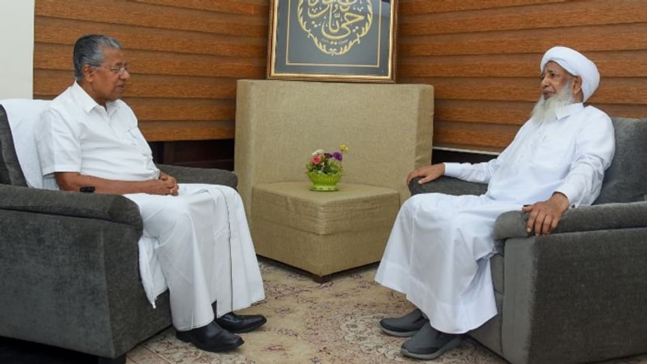 മുഖ്യമന്ത്രി പിണറായി കാന്തപുരം അബൂബക്കര്‍ മുസ്ലീയാരെ സന്ദർശിച്ചു.