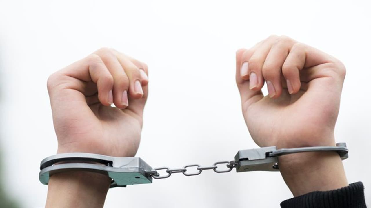 Hassan: ವಸತಿ ಶಾಲೆಯ ಅಪ್ರಾಪ್ತ ವಿದ್ಯಾರ್ಥಿನಿಯರಿಗೆ ಲೈಂಗಿಕ ಕಿರುಕುಳ‌ ಆರೋಪ: ಪ್ರಾಂಶುಪಾಲನ ಬಂಧನ