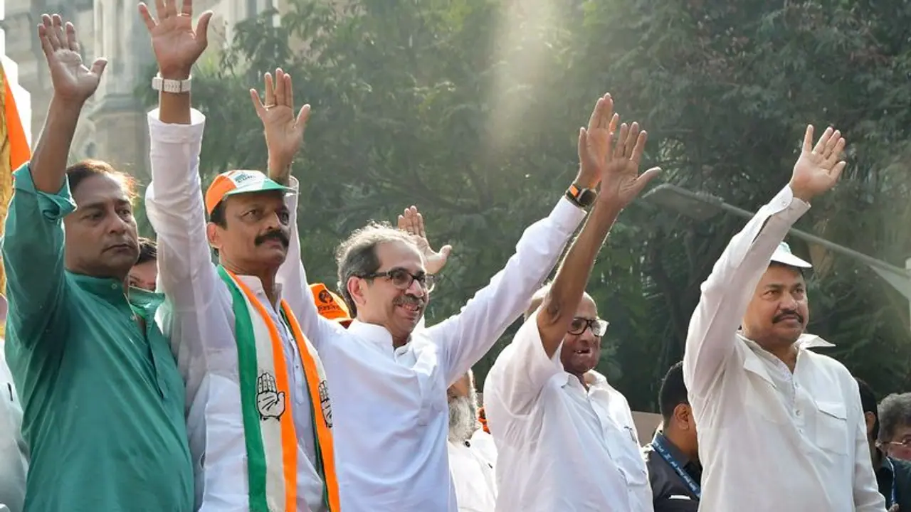 गवर्नर को हटाने के लिए MVA का हल्ला बोल मार्च, मराठी महापुरुषों का अपमान करने वाले को तत्काल हटाएं नहीं तो...