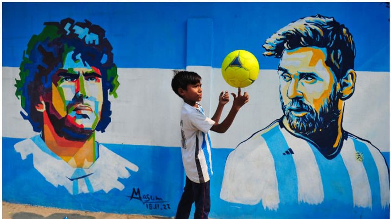 2022 ഡിസംബര് 18ന് മെസി കപ്പ് ഉയര്ത്തുമെന്ന് ഏഴ് വര്ഷം മുമ്പ് പ്രവചനം; കണ്ണുതള്ളി ഫുട്ബോള് ലോകം 2022 ഡിസംബര് 18ന് മെസി കപ്പ് ഉയര്ത്തുമെന്ന് ഏഴ് വര്ഷം മുമ്പ് പ്രവചനം; കണ്ണുതള്ളി ഫുട്ബോള് ലോകം