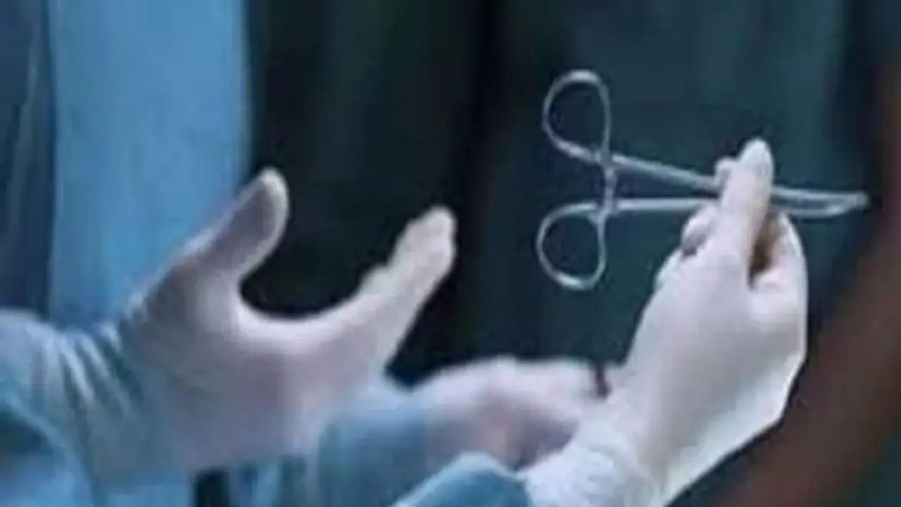 அரசு மருத்துவமனையில் கர்ப்பிணி, சிசு பலி; உறவினர்கள் ஆவேசம் அரசு மருத்துவமனையில் கர்ப்பிணி, சிசு பலி; உறவினர்கள் ஆவேசம்