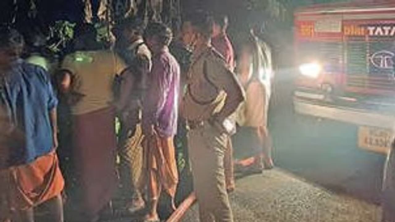 പാചകവാതക സിലിണ്ടറിൽ നിന്ന് തീപടർന്നു, ചേർത്തലയിൽ വീടും വീട്ടുപകരണങ്ങളും പൂർണ്ണമായി കത്തി നശിച്ചു