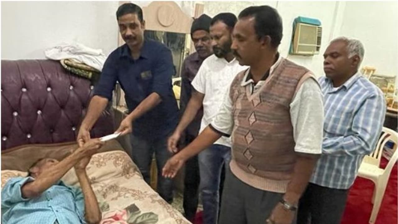 താമസസ്ഥലത്ത് വീണ് പരിക്കേറ്റ പ്രവാസി മലയാളിയെ നാട്ടിലെത്തിച്ചു താമസസ്ഥലത്ത് വീണ് പരിക്കേറ്റ പ്രവാസി മലയാളിയെ നാട്ടിലെത്തിച്ചു