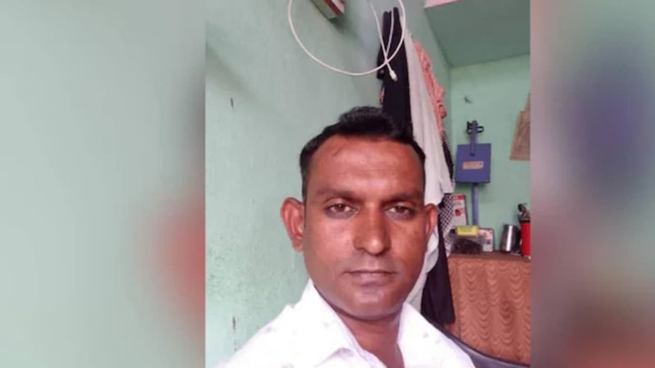 രാത്രി വൈകി ഫോണിൽ സംസാരിച്ചു, പെൺകുട്ടിയെ കഴുത്തുഞെരിച്ച് കൊന്ന് രണ്ടാനച്ഛൻ രാത്രി വൈകി ഫോണിൽ സംസാരിച്ചു, പെൺകുട്ടിയെ കഴുത്തുഞെരിച്ച് കൊന്ന് രണ്ടാനച്ഛൻ