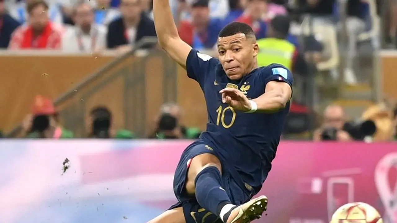 FIFA World Cup: பரபரப்பான ஃபைனலில் 2 நிமிடத்தில் 2 கோல்கள் அடித்து ஆட்டத்தை புரட்டிப்போட்ட எம்பாப்பே