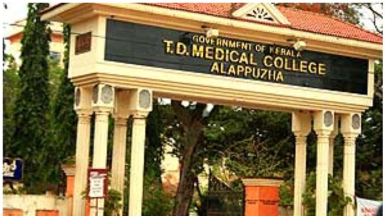 കാരുണ്യ ആരോഗ്യ സുരക്ഷാ പദ്ധതിക്ക് 200 കോടി രൂപ അനുവദിച്ച് ധനവകുപ്പ് കാരുണ്യ ആരോഗ്യ സുരക്ഷാ പദ്ധതിക്ക് 200 കോടി രൂപ അനുവദിച്ച് ധനവകുപ്പ്