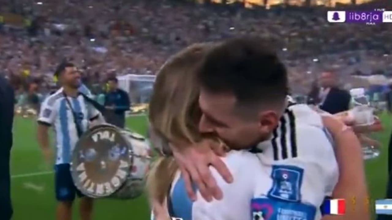 വിജയനിമിഷത്തില് അമ്മക്ക് മുമ്പില് കണ്ണു നിറഞ്ഞ്, അഗ്യൂറോക്കു മുമ്പില് പൊട്ടിക്കരഞ്ഞ് മെസി വീഡിയോ വിജയനിമിഷത്തില് അമ്മക്ക് മുമ്പില് കണ്ണു നിറഞ്ഞ്, അഗ്യൂറോക്കു മുമ്പില് പൊട്ടിക്കരഞ്ഞ് മെസി വീഡിയോ