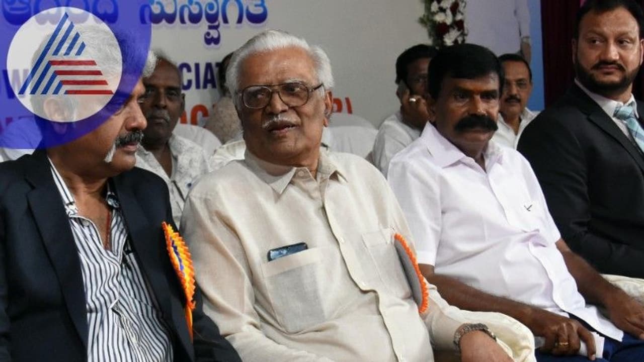 ಕೇಂದ್ರ ಸರ್ಕಾರದ ಗುಜರಿ ನೀತಿಯ ವಿರುದ್ಧ ಲಾರಿ ಮಾಲೀಕರ ಆಕ್ರೋಶ ಕೇಂದ್ರ ಸರ್ಕಾರದ ಗುಜರಿ ನೀತಿಯ ವಿರುದ್ಧ ಲಾರಿ ಮಾಲೀಕರ ಆಕ್ರೋಶ