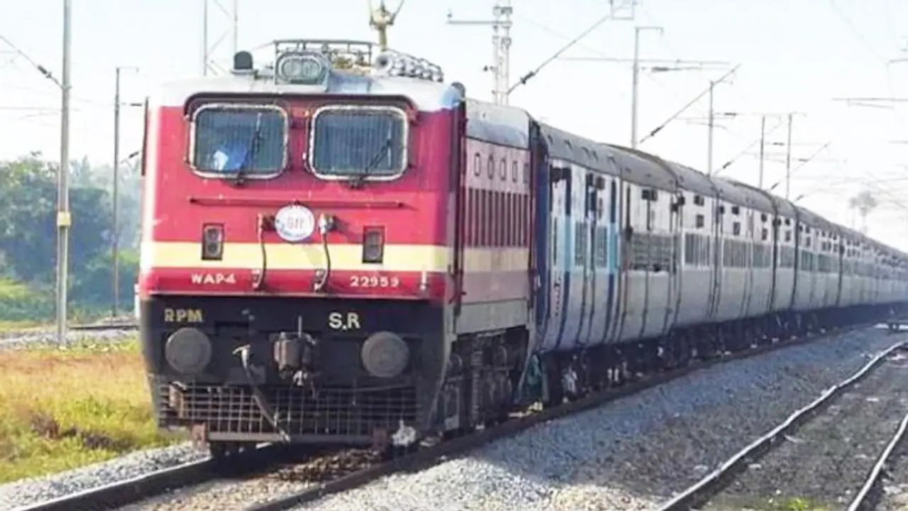 യാത്രക്കാരുടെ ശ്രദ്ധയ്ക്ക്, തിരുവനന്തപുരത്ത് നിന്നുള്ള 2 ട്രെയിനുകൾ വൈകിയോടുന്നു 