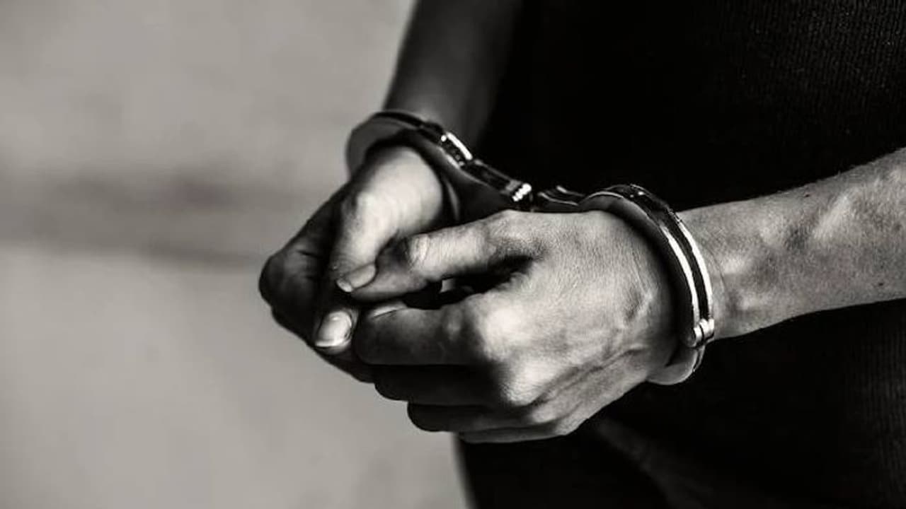 गोरखपुर: गर्लफ्रेंड को गिफ्ट देने के लिए युवक दोस्तों साथ करता था लूट, इस तरह से राज खुलने के बाद पहुंचा जेल