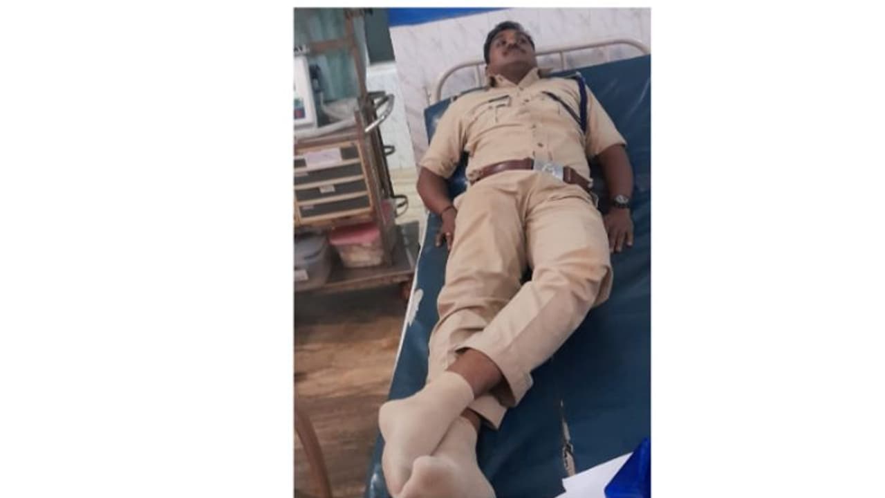 ഫുട്ബോൾ പ്രദർശനത്തിനിടെ മദ്യപസംഘത്തിന്റെ ആക്രമണം; എസ്ഐയുടെ കൈക്കും തലക്കും പരിക്കേറ്റു