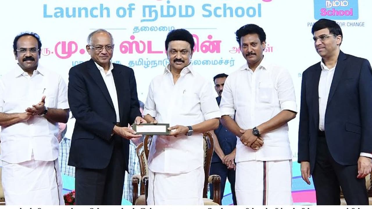 அரசு பள்ளிகளை மேம்படுத்த நடிகர்கள் உதவ வேண்டும் முதல்வர் வேண்டுகோள் அரசு பள்ளிகளை மேம்படுத்த நடிகர்கள் உதவ வேண்டும் முதல்வர் வேண்டுகோள்