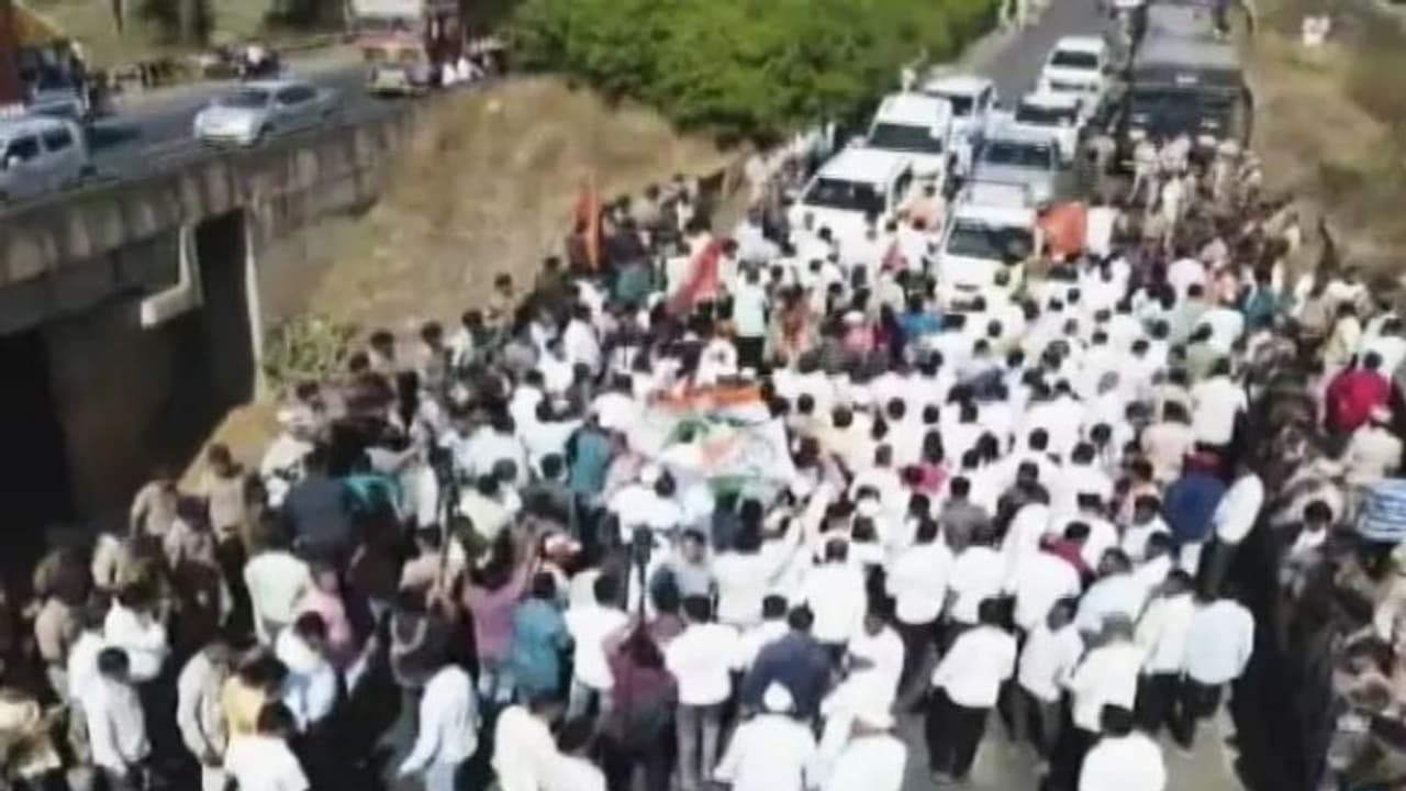 बेलगावी को लेकर तनाव: कर्नाटक सरकार ने शीतकालीन सत्र का किया आयोजन, NCP शिवसेना के कार्यकर्ता बार्डर पर अरेस्ट बेलगावी को लेकर तनाव: कर्नाटक सरकार ने शीतकालीन सत्र का किया आयोजन, NCP शिवसेना के कार्यकर्ता बार्डर पर अरेस्ट