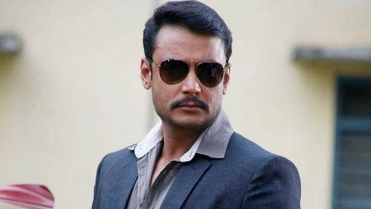 கன்னட நடிகர் தர்ஷன் மீது காலணி வீச்சு: இது உன்னோட தவறில்லை மன்னித்துவிட்ட நடிகர்! கன்னட நடிகர் தர்ஷன் மீது காலணி வீச்சு: இது உன்னோட தவறில்லை மன்னித்துவிட்ட நடிகர்!