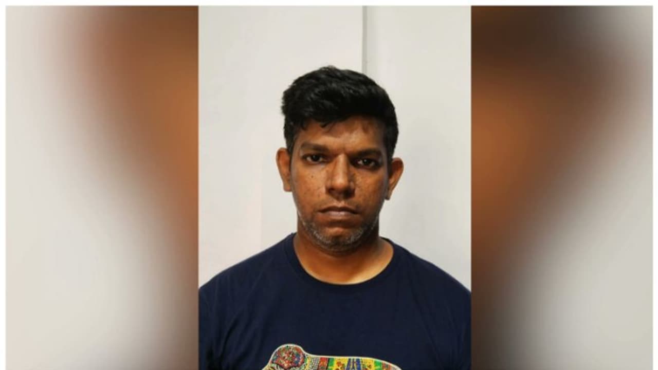 കുളിമുറിയിൽ ഒളിക്യാമറ വെച്ച് യുവതിയുടെ സ്വകാര്യ ദൃശ്യങ്ങൾ പകർത്തി, കൊച്ചിയിൽ ഐടി വിദഗ്ധൻ അറസ്റ്റിൽ കുളിമുറിയിൽ ഒളിക്യാമറ വെച്ച് യുവതിയുടെ സ്വകാര്യ ദൃശ്യങ്ങൾ പകർത്തി, കൊച്ചിയിൽ ഐടി വിദഗ്ധൻ അറസ്റ്റിൽ