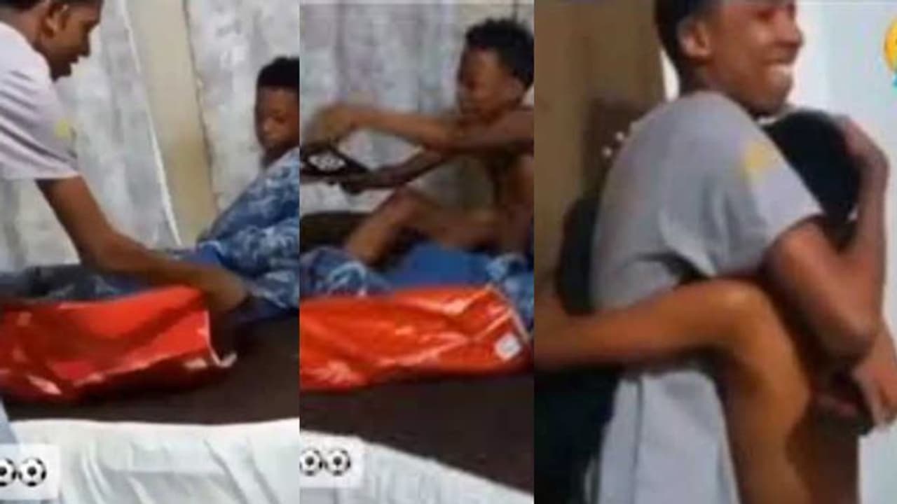 ആദ്യമായി കിട്ടിയ ശമ്പളത്തിന് അനിയന് നൽകിയ സര്പ്രൈസ് സമ്മാനം; ഹൃദയസ്പർശിയായ വീഡിയോ ആദ്യമായി കിട്ടിയ ശമ്പളത്തിന് അനിയന് നൽകിയ സര്പ്രൈസ് സമ്മാനം; ഹൃദയസ്പർശിയായ വീഡിയോ